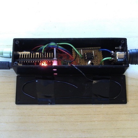 AJ | Works | Travelling | MIDI&#x20;radio&#x20;for&#x20;Travelling
